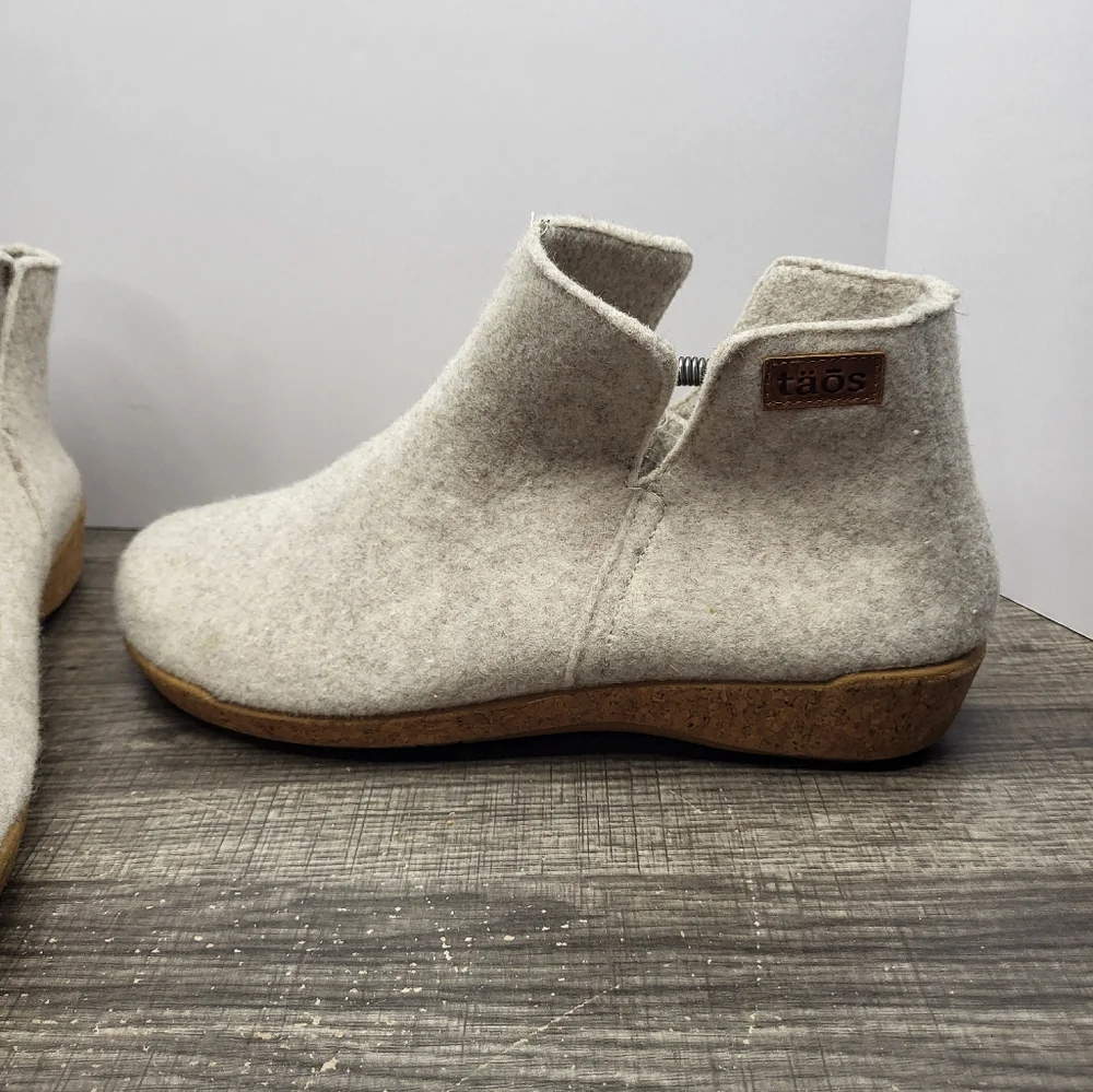 Taos Footwear gently used
